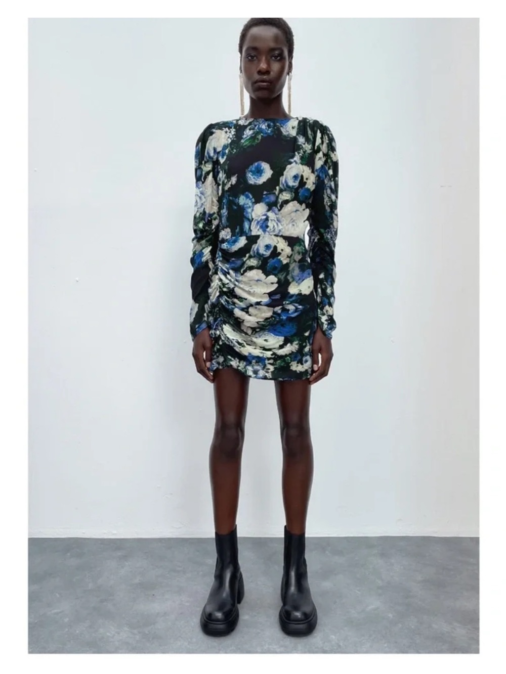 Zara Blue Floral Print Ruched Mini Dress
Size XS